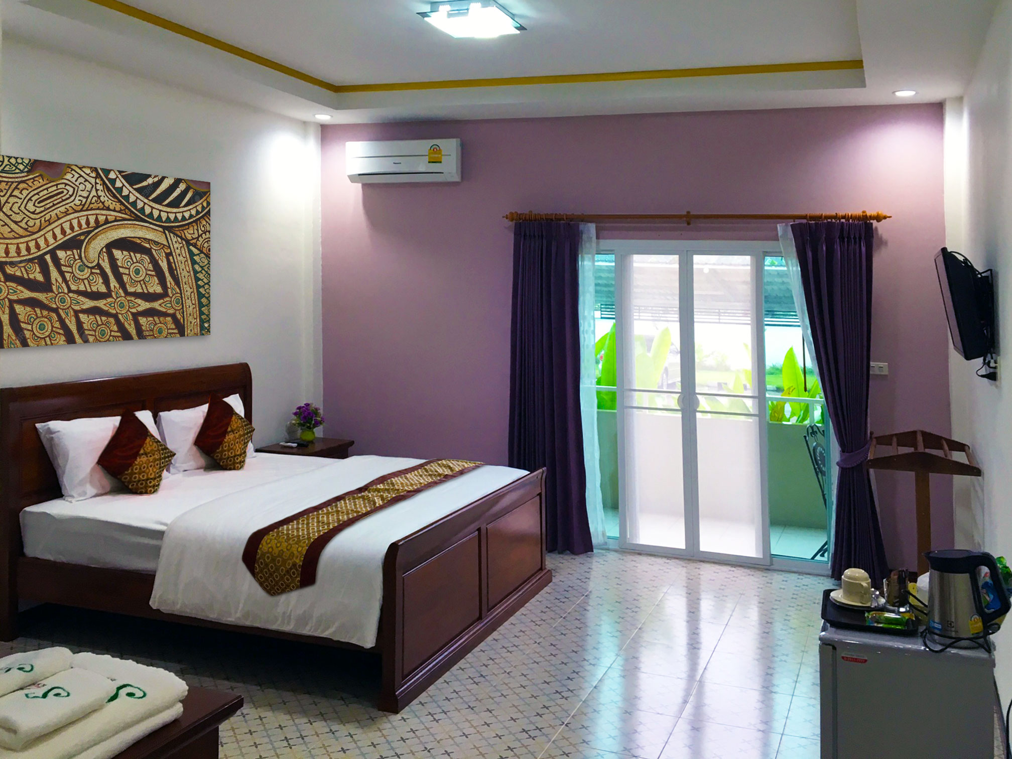 Queen Sized Bed Room Hotel Thailand